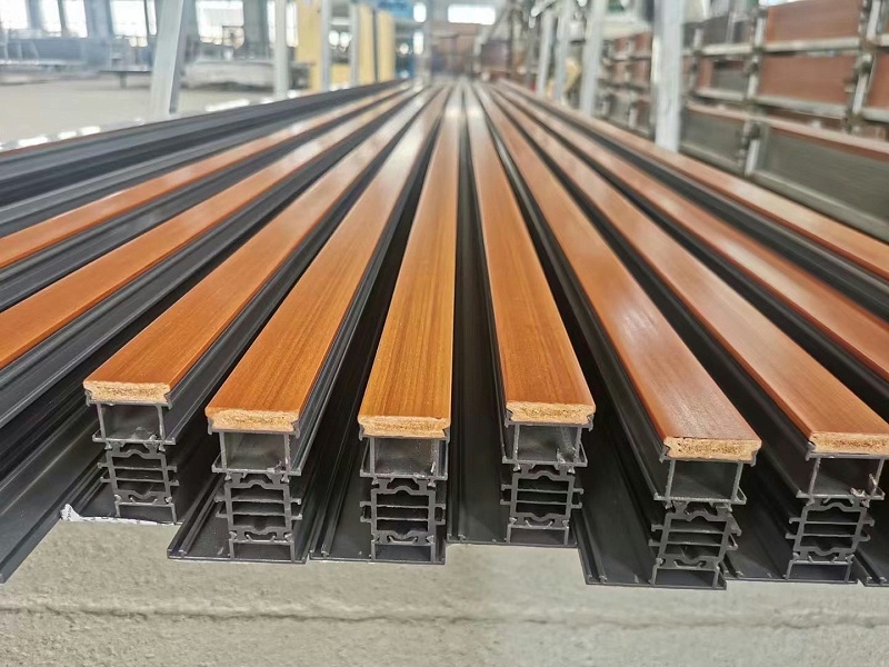 健康鋁木門窗流行的原因是什么？裝在室內(nèi)好看嗎？需注意什么問題？