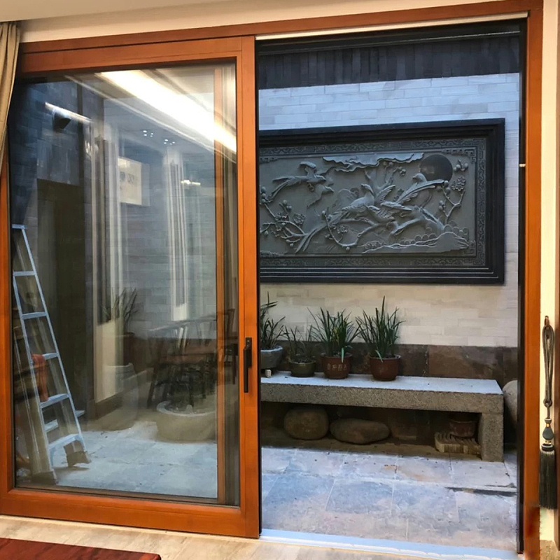 嚴(yán)嚴(yán)冬日里選擇保暖的鋁木復(fù)合門窗有多重要？