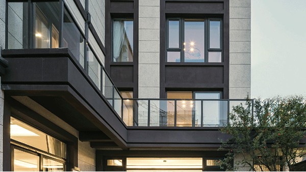 嚴(yán)嚴(yán)冬日里選擇保暖的鋁木復(fù)合門窗有多重要？