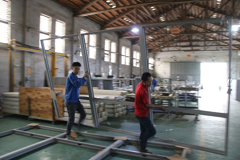 自從用了這種鋁合金門窗家里的電費大大減少了！